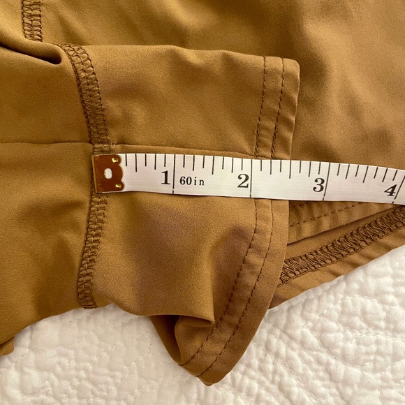 Vuori Dash Shorts Yellow Dark Golden - Picture 6 of 8